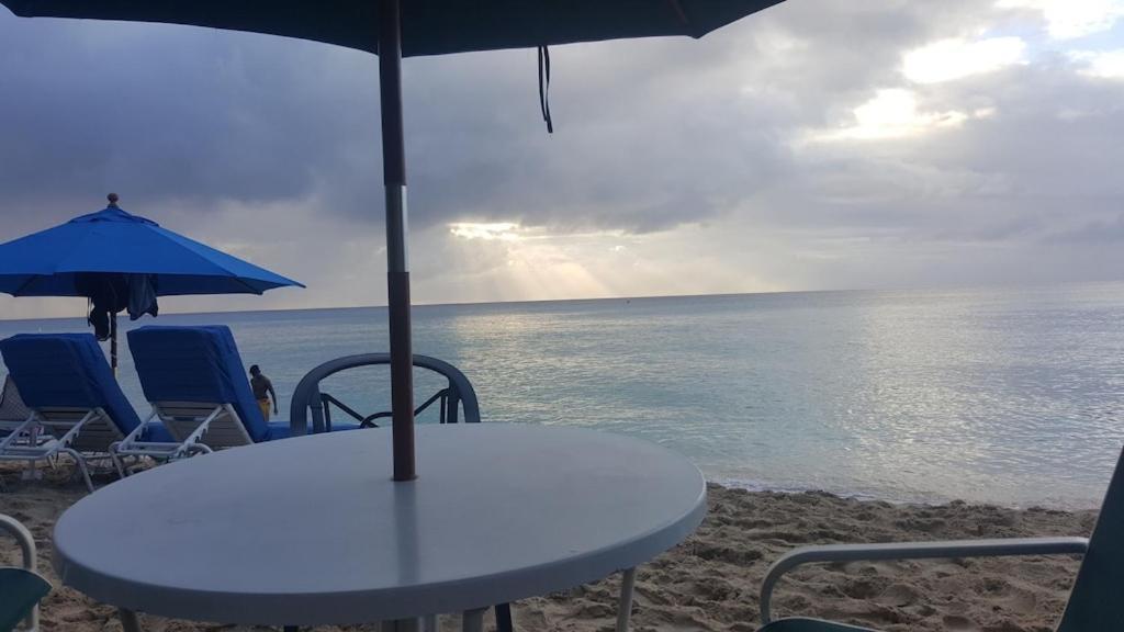 Вілла Donamae 2 Story Barbados House Бриджтаун Екстер'єр фото