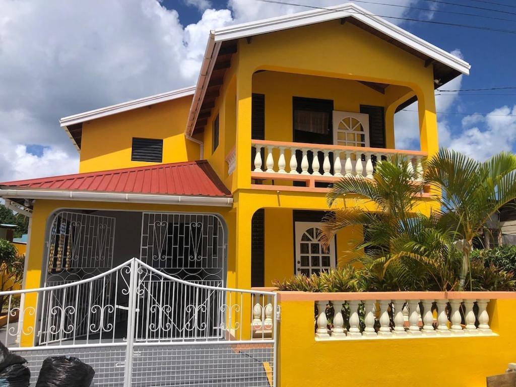 Вілла Donamae 2 Story Barbados House Бриджтаун Екстер'єр фото