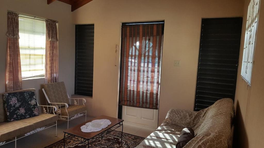Вілла Donamae 2 Story Barbados House Бриджтаун Екстер'єр фото