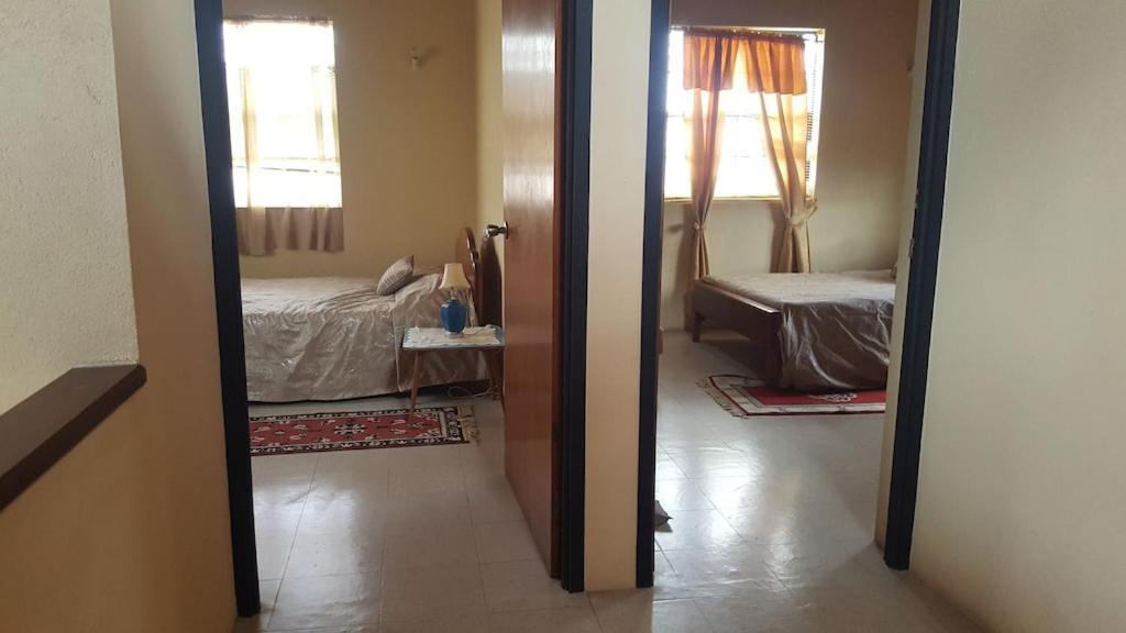 Вілла Donamae 2 Story Barbados House Бриджтаун Екстер'єр фото