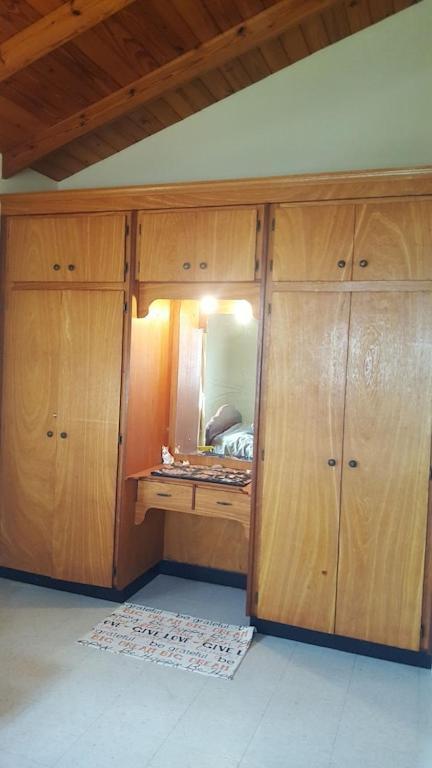 Вілла Donamae 2 Story Barbados House Бриджтаун Екстер'єр фото