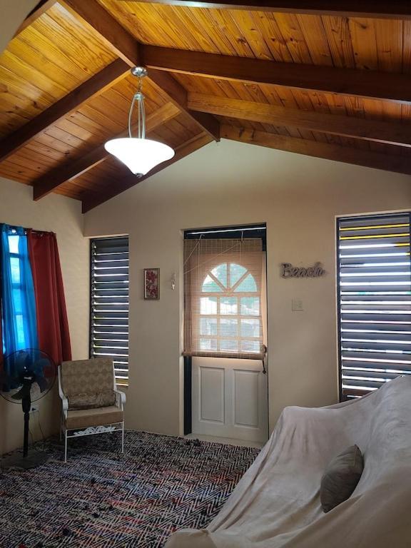 Вілла Donamae 2 Story Barbados House Бриджтаун Екстер'єр фото