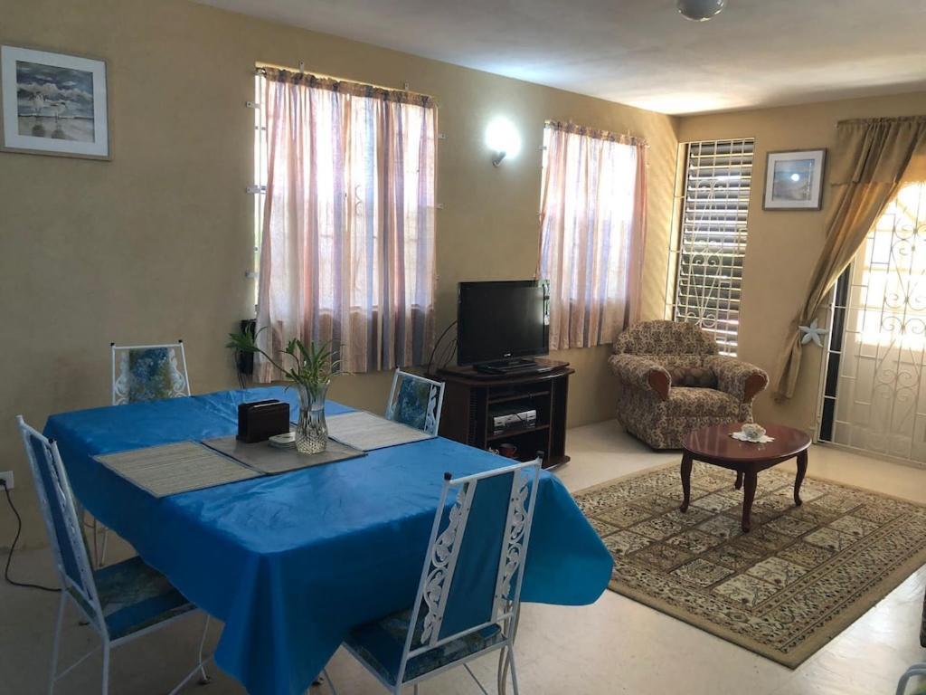 Вілла Donamae 2 Story Barbados House Бриджтаун Екстер'єр фото