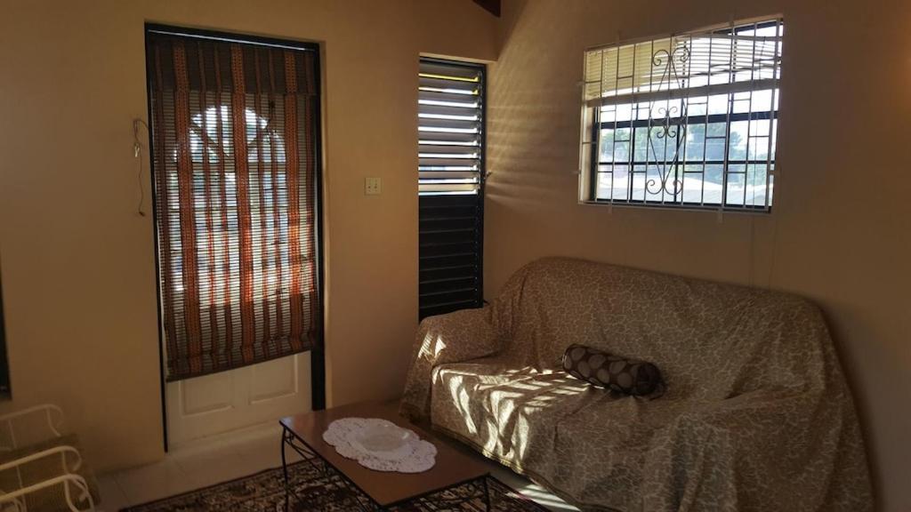 Вілла Donamae 2 Story Barbados House Бриджтаун Екстер'єр фото